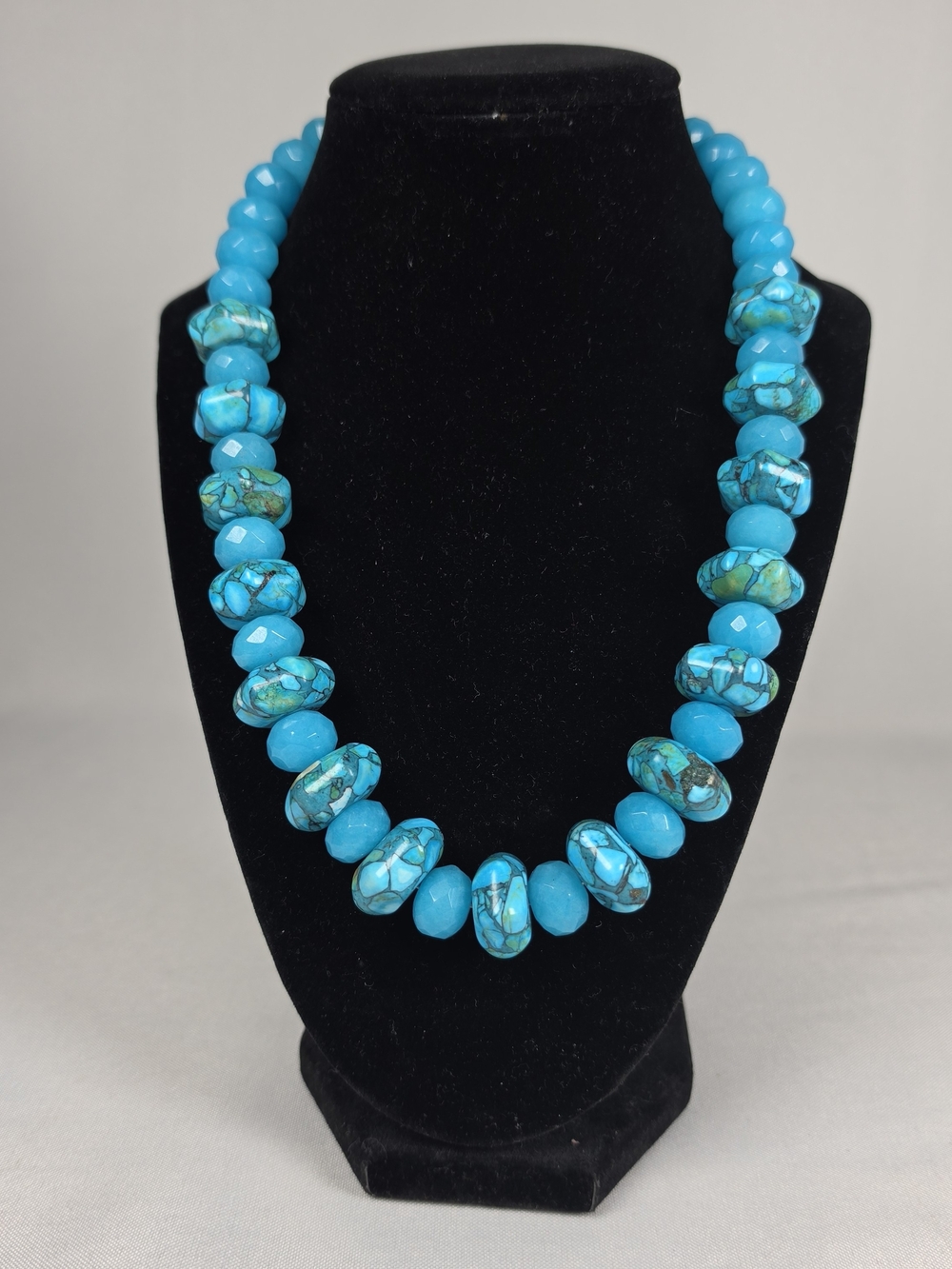 Handmade Chunky Turquoise Magnesite Statement Necklace Natural Stone 163g NEW
​